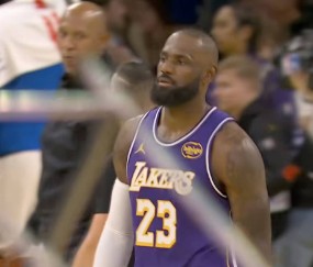 洛杉矶湖人训练开放日，窗口期战术微调引欢呼，欧联在即，纪律约束更严格的简单介绍-ayx