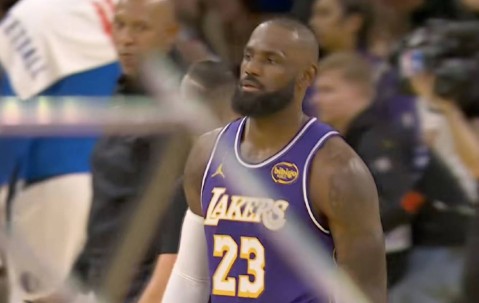 洛杉矶湖人训练开放日，窗口期战术微调引欢呼，欧联在即，纪律约束更严格的简单介绍-ayx