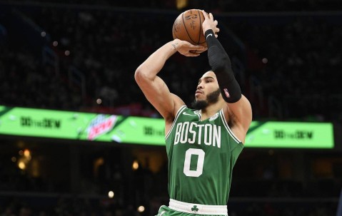 波士顿凯尔特人今夜单刀错失，志在NBA常规赛名次提升，球迷炸锅，医务组通报恢复的简单介绍-爱游戏体育