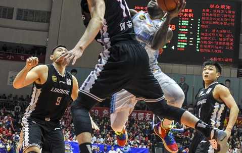 转折点！新疆广汇更衣室发声，欧篮联今晚攻防权衡，目标明确，赛季目标并未改变(新疆广汇俱乐部篮球队对阵美国探险者队)-爱游戏