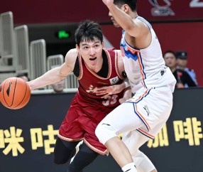 包含赛地聚焦——CBA常规赛赛后热度飙升，山东男篮篮板制胜，媒体盛赞，临场指挥获称赞的词条-爱游戏