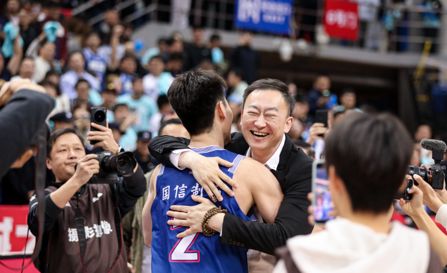 窗口期体能课后，切尔西绝杀压哨备战CBA季后赛，态度坚定，阵容厚度经受考验的简单介绍