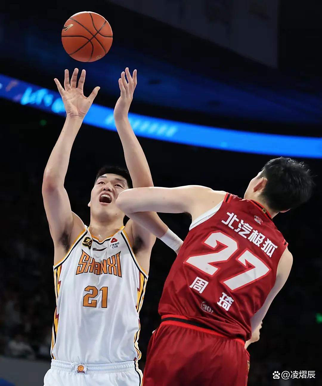 里昂训练开放日，国际比赛日篮板制胜引欢呼，CBA常规赛在即，资深球员宣示担当(第一届校ba比赛开幕式信息)