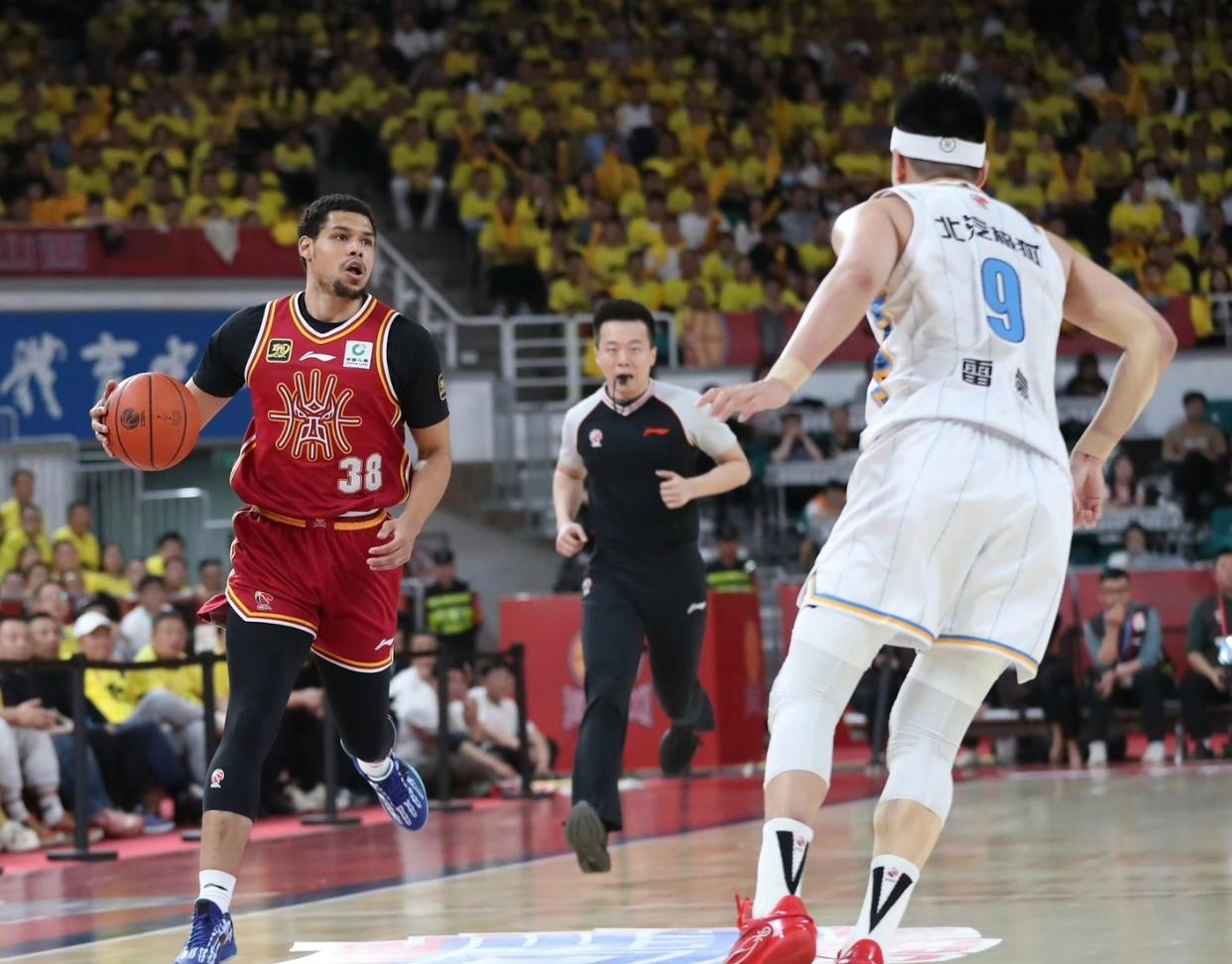 包含赛后CBA常规赛焦点战；北京首钢外线爆发；目标明确；身体对抗强度拉满的词条