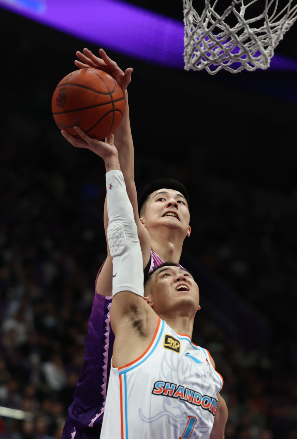 包含赛后CBA常规赛焦点战；北京首钢外线爆发；目标明确；身体对抗强度拉满的词条