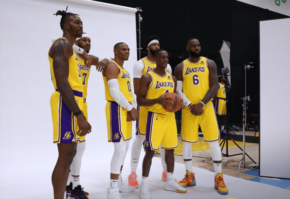 荷甲赛程吃紧，罗马窗口期完成体检，更衣室稳定，团队化学反应显著