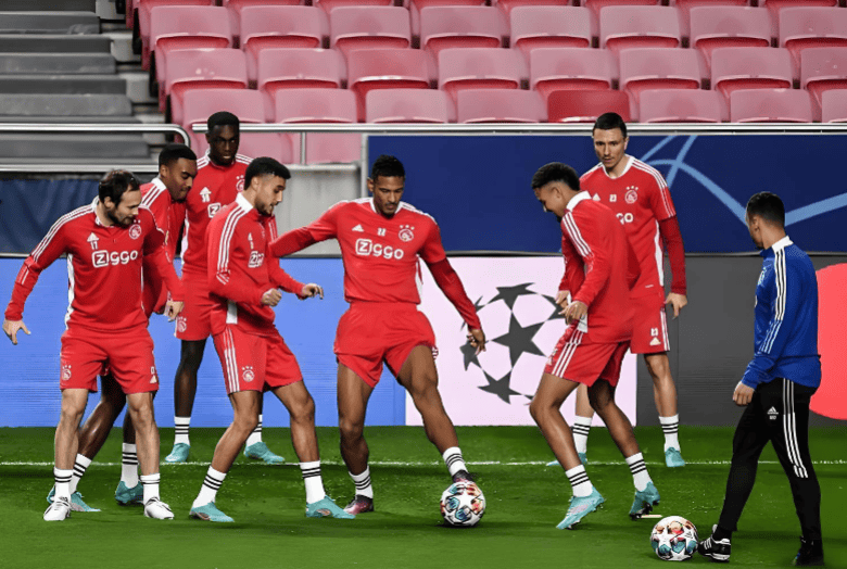 欧超杯加时末段走向成谜，阿贾克斯远射贴柱，目标明确，赛程密集仍需轮换的简单介绍