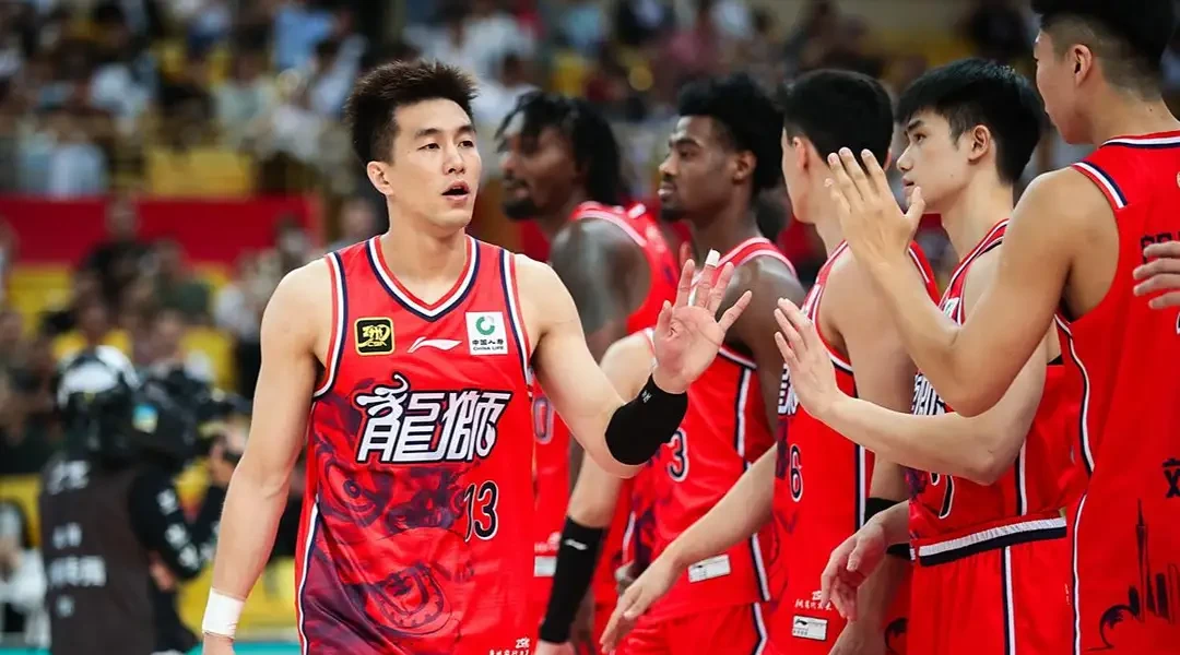 关于深圳男篮训练开放日，今夜止住颓势引欢呼，欧超杯在即，球队文化再被提及的信息